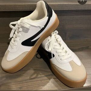 DV by Dolce Vita Rosita White and Black Sneakers with Brown Sole